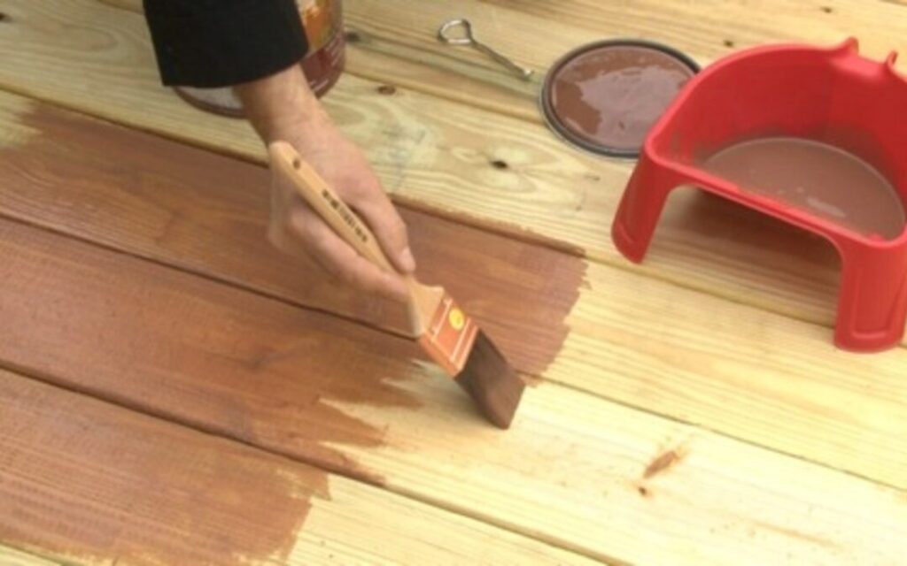 staining a deck 1080x675